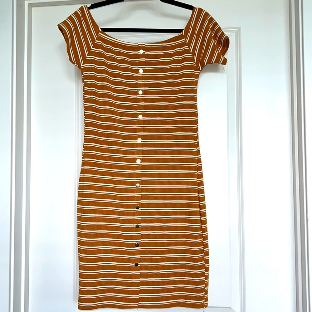 Off the shoulder yellow dress - Size L